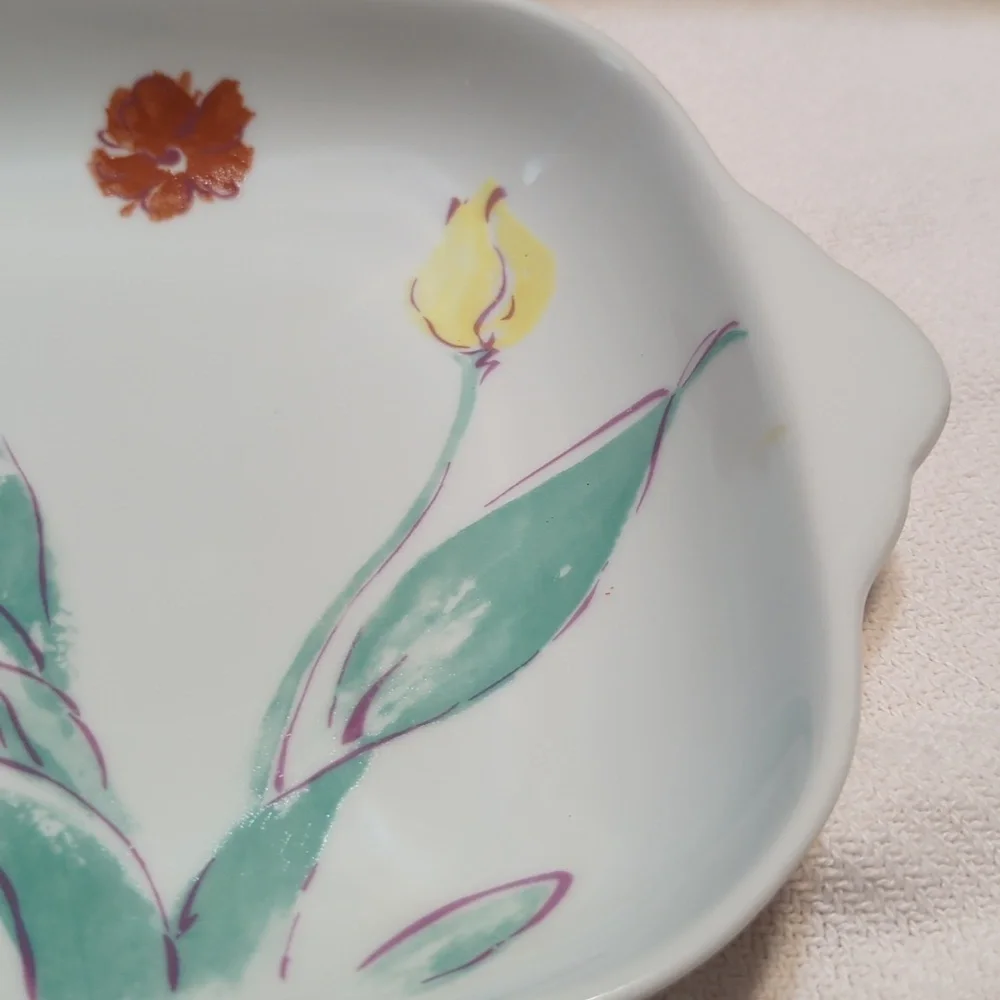 Tulip glass platter 9x11‎
